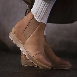 Sorel | Evie II Waterproof Chelsea Bootie (Taffy, Gum)